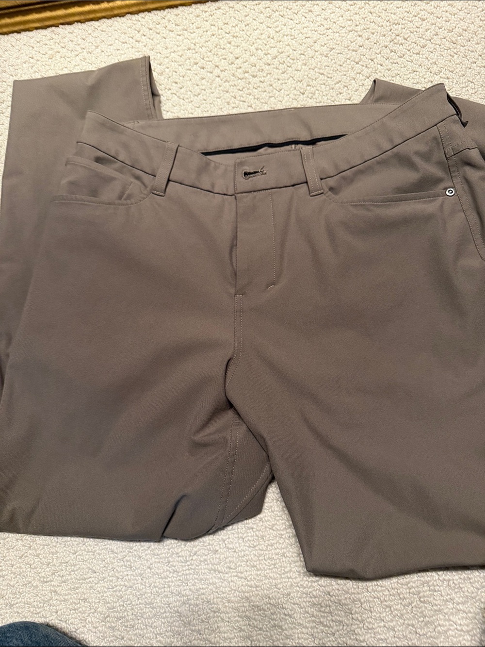lululemon athletica Men's Chinos in Taupe